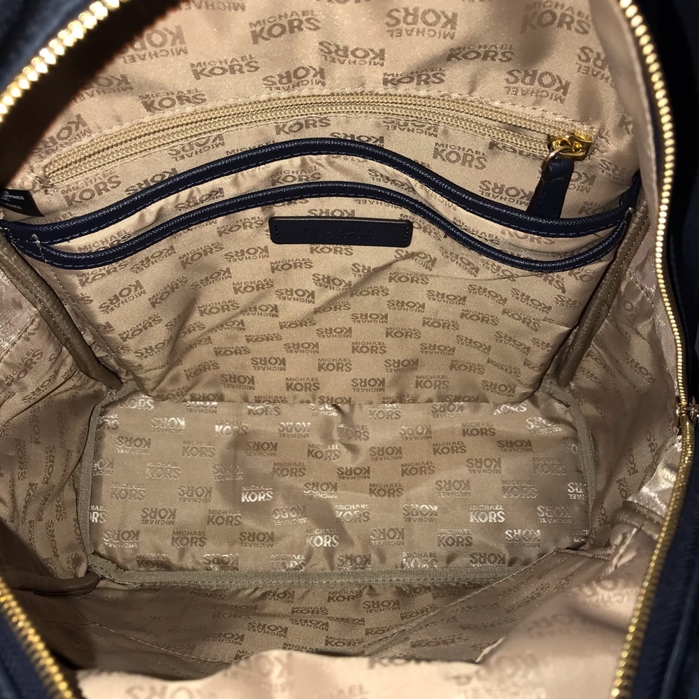 Authentic Michael Kors backpack π - Picture 5 of 8